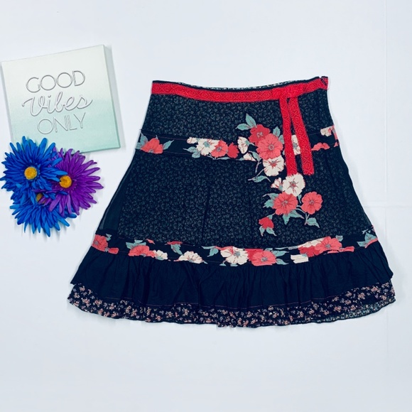 Free People Dresses & Skirts - Free People Black Floral Skirt w/Red Ribbon Size 2